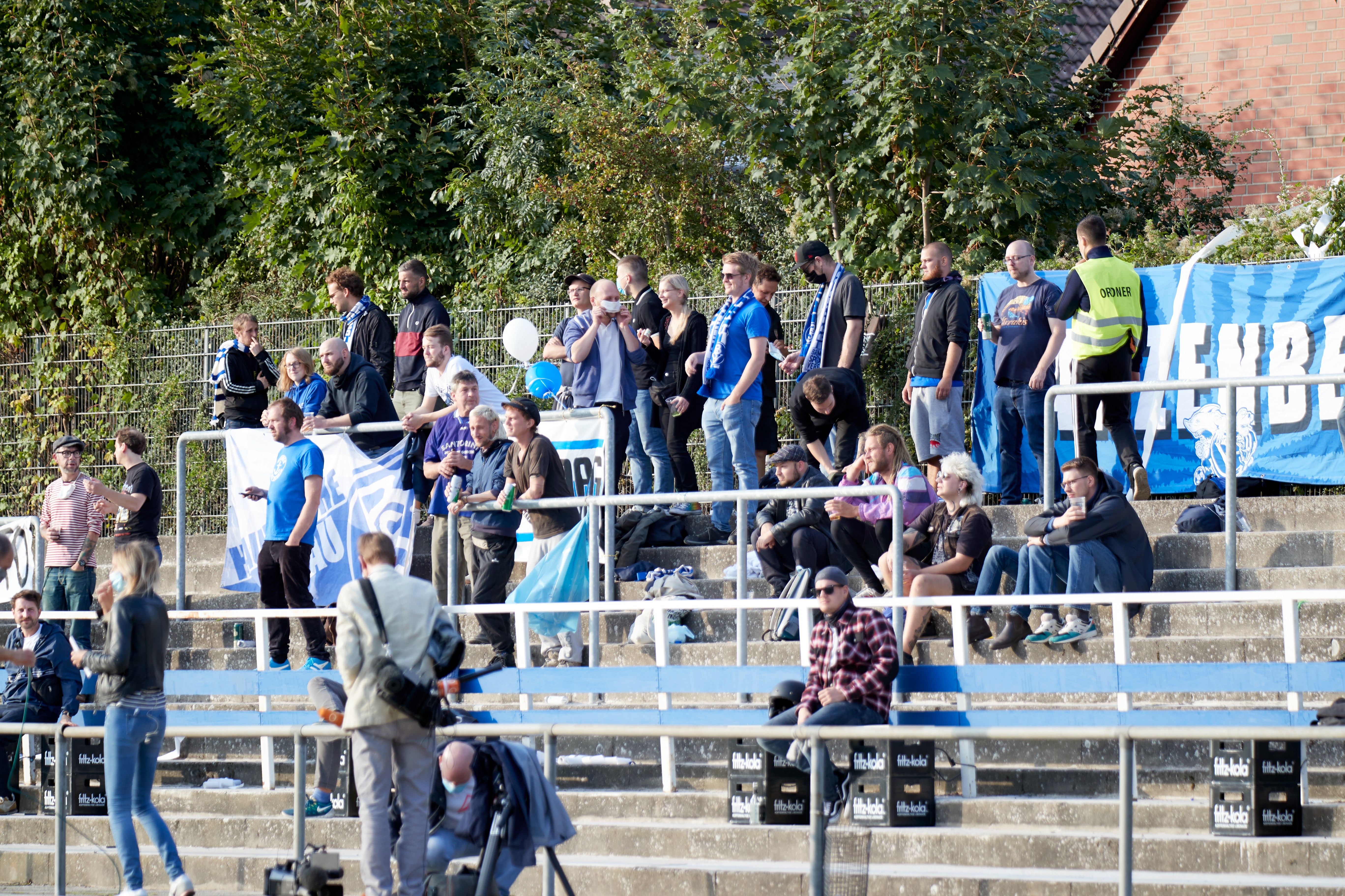 Spieltagsposter: Der Ball rollt wieder
