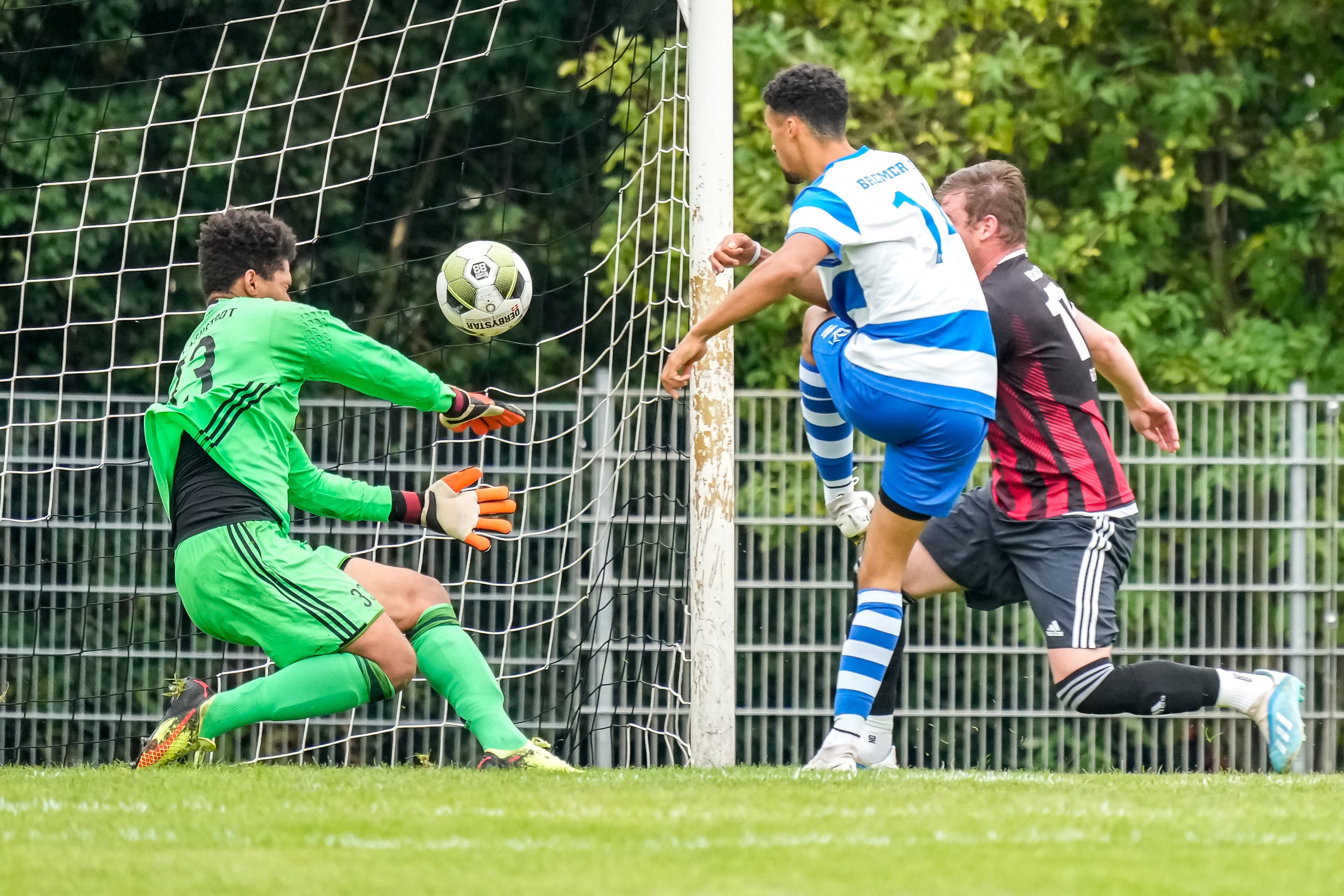 Spieltagsposter: Wundertüte mit Torjäger