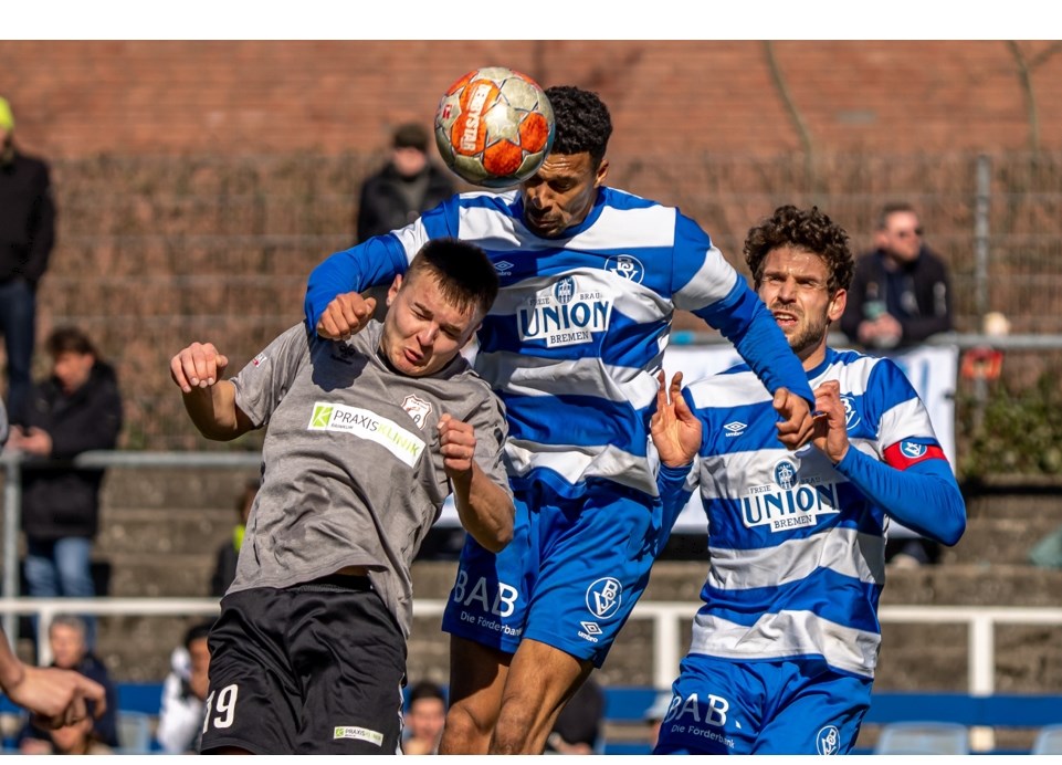 Spieltagsposter: Fußball statt Ostereier