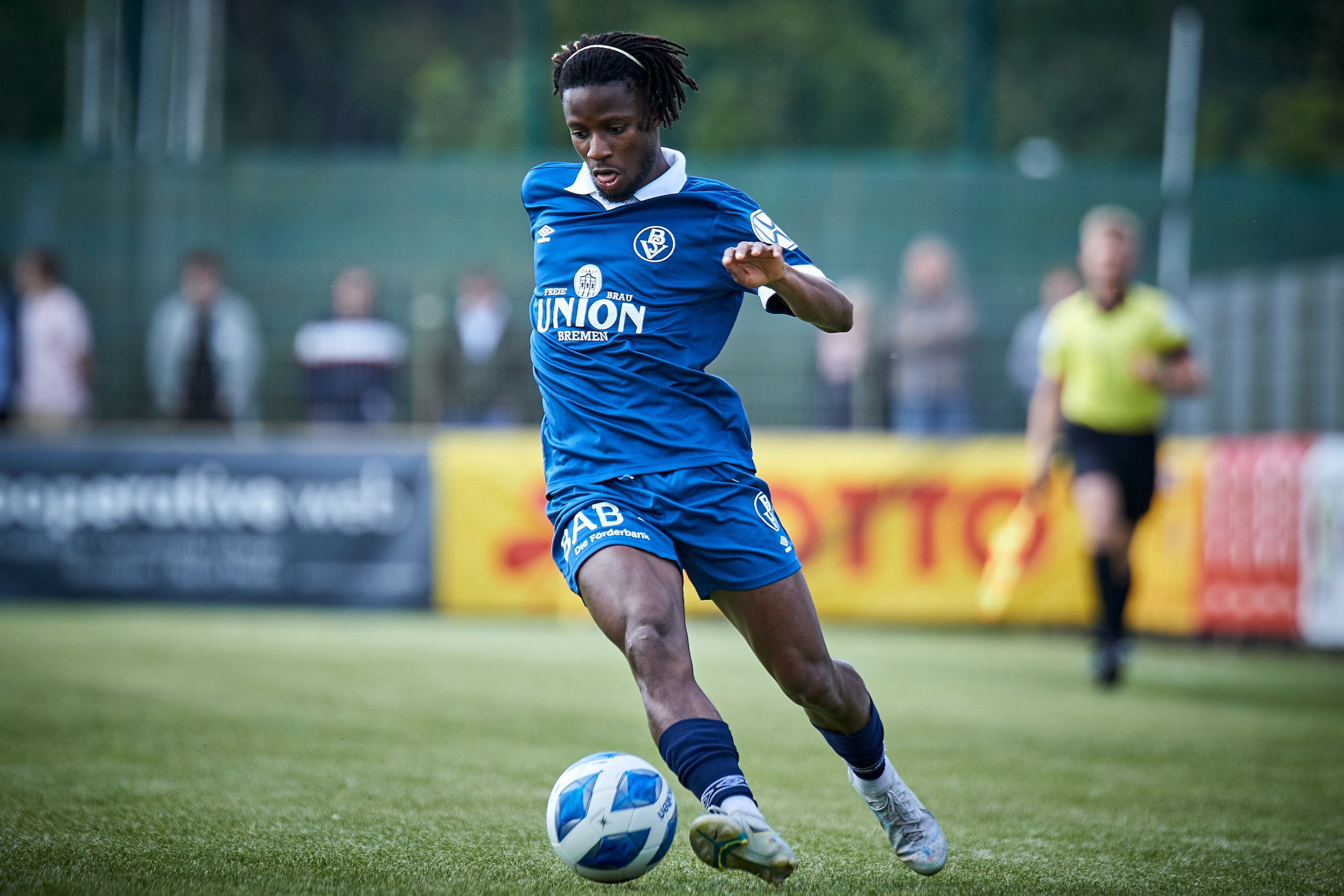 "Papi" Diop weiter in blau-weiß